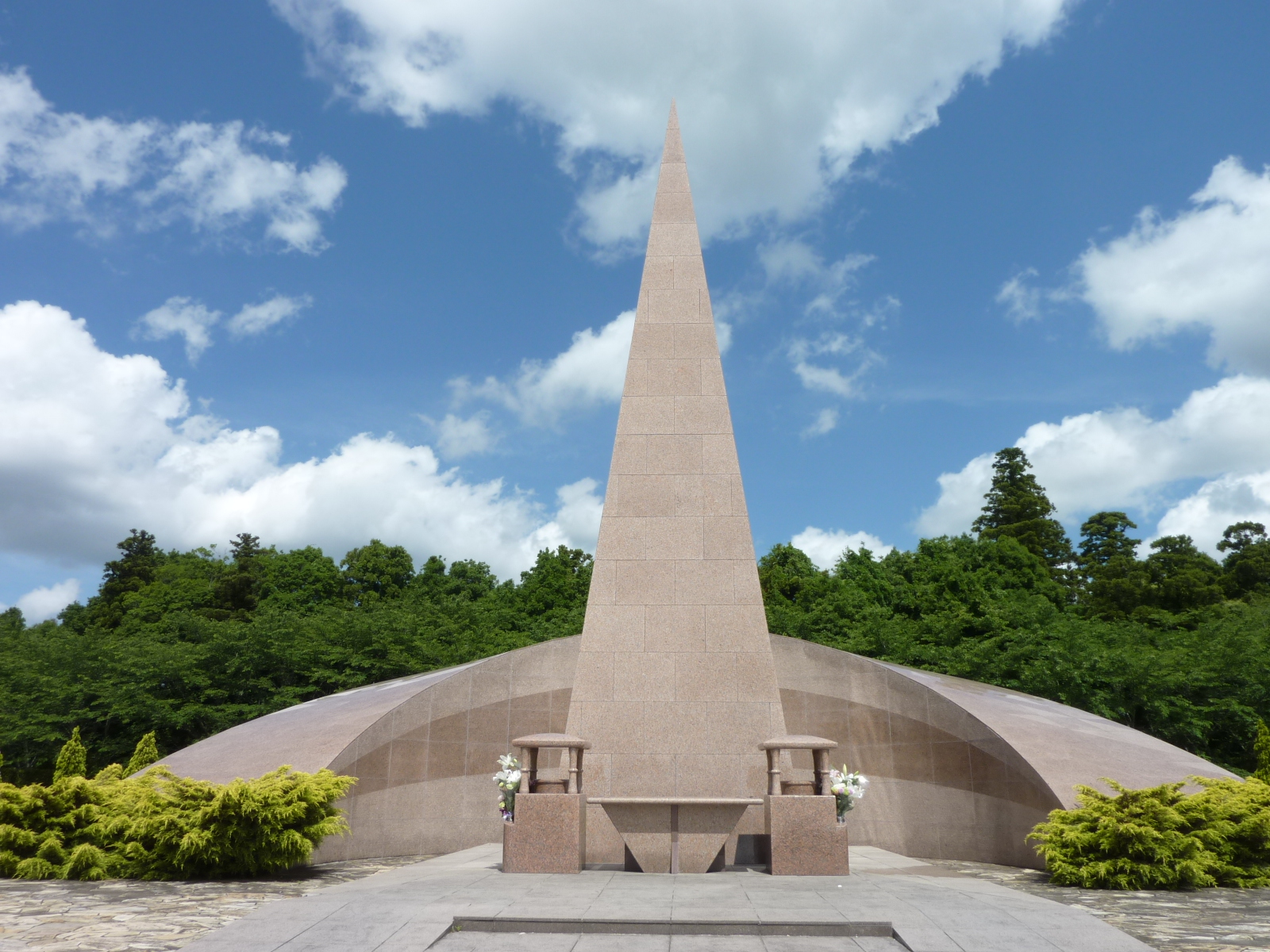 成田メモリアルパーク永代供養塔